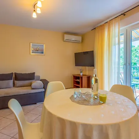 Apartment In 43204 Crikvenica