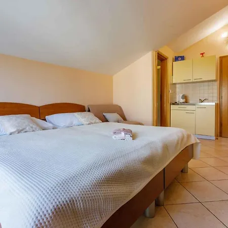Appartamento In 43204 Crikvenica
